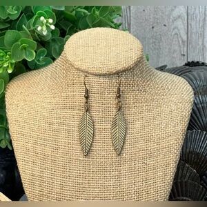 Leaf Drop Dangle Earrings Antique Gold Tone Detailed